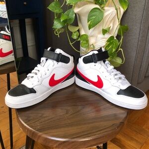 NIKE KIDS COURT BOROUGH MID 2 ☄️